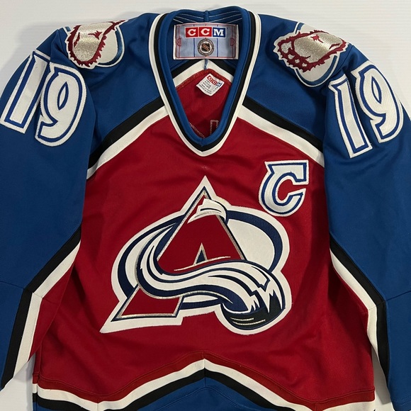 Colorado Avalance Joe Sakic CCM NHL Jersey - Picture 3 of 5
